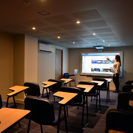 Park V Hotel & Suites Cali Ngoại thất bức ảnh