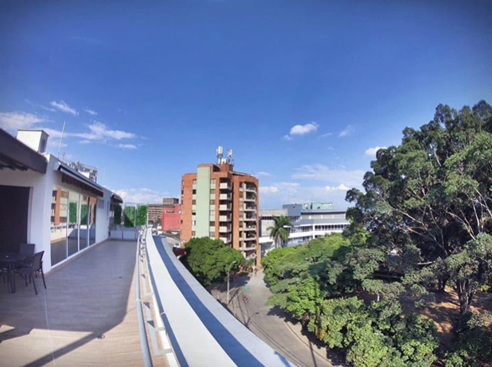Park V Hotel & Suites Cali Ngoại thất bức ảnh
